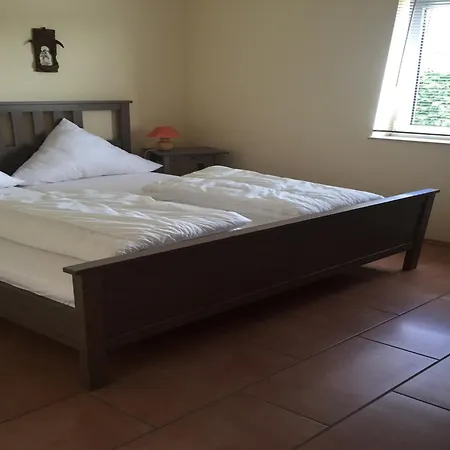 別荘 In Eifel Near Mountain Trails