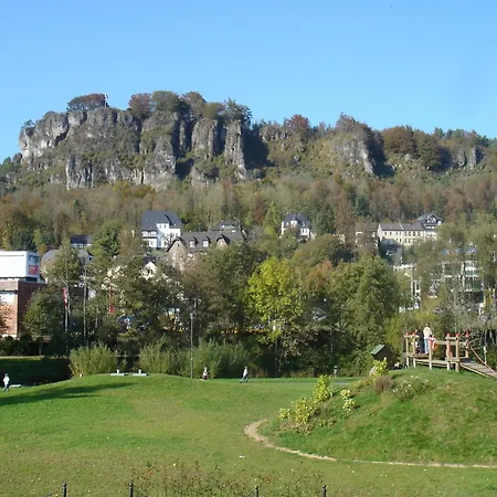 別荘 In Eifel Near Mountain Trails *