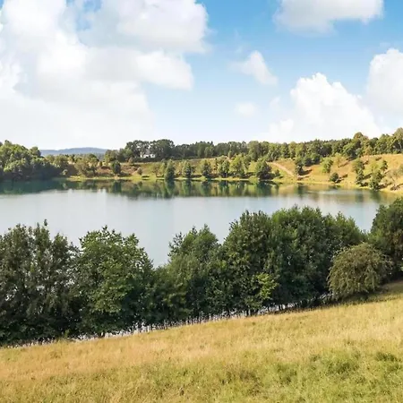 In Eifel Near Mountain Trails 別荘 *